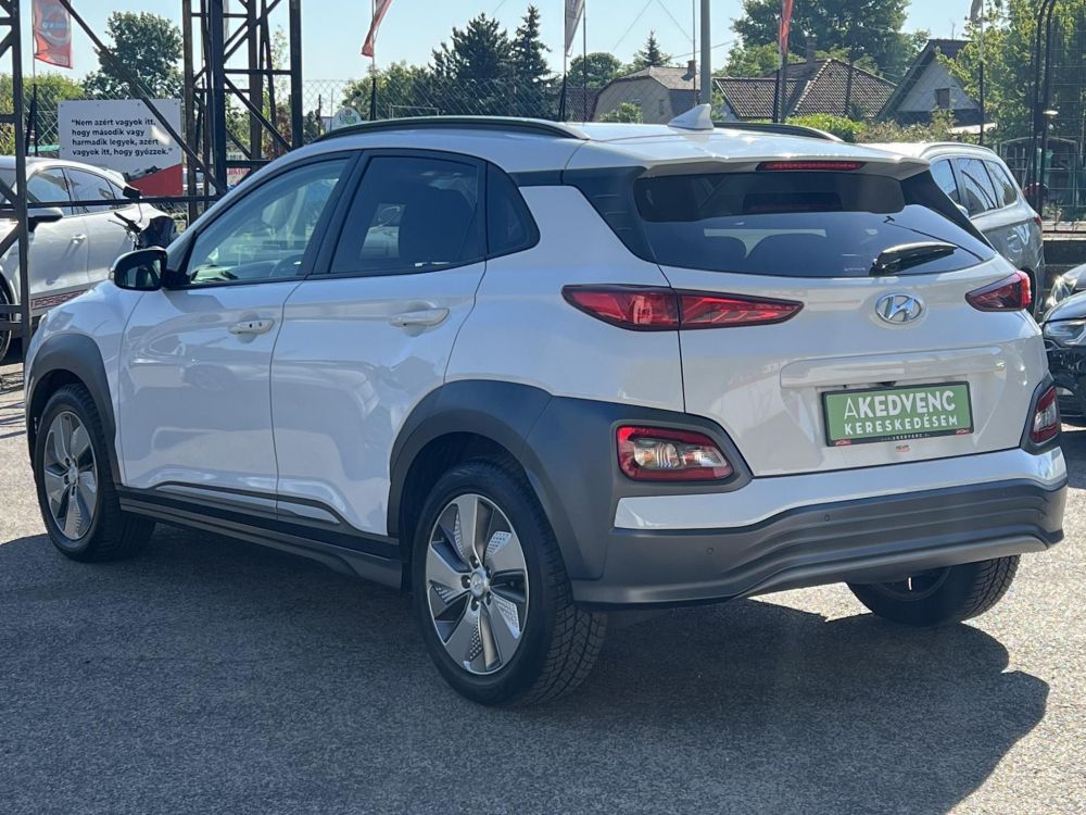 HYUNDAI KONA EV 64kWh Premium Magas felszereltség. megkímélt állapot!