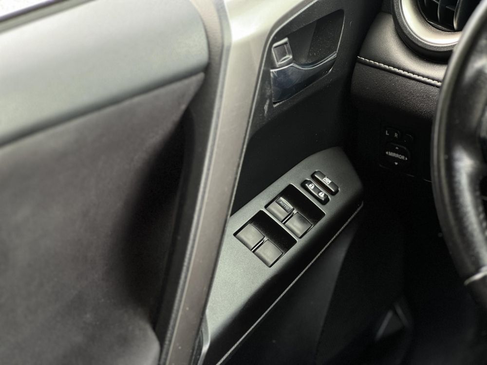 TOYOTA RAV 4 Rav4 2.5 Hybrid Executive e-CVT 4WD Végig márkaszervizelt!