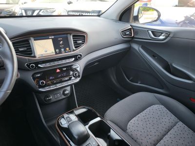 HYUNDAI IONIQ electric Premium (Automata) 250km-es hatótáv. Vezetett szervizkönyv!