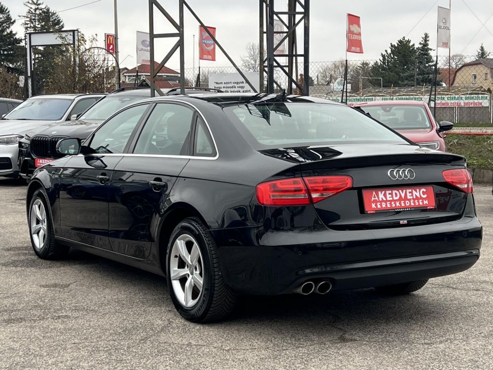 AUDI A4 2.0 TDi Klíma Tempomat Bluetooth 142e km!