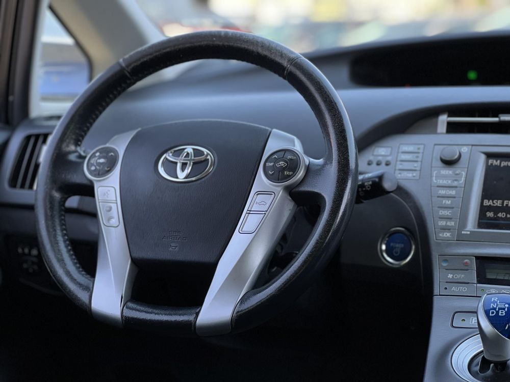 TOYOTA PRIUS PLUG-IN