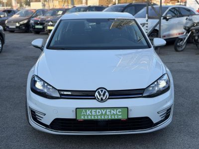 VOLKSWAGEN GOLF VII e-Golf Edition 120e km. 230km hatótáv. 2 töltő kábel. CARPLAY!