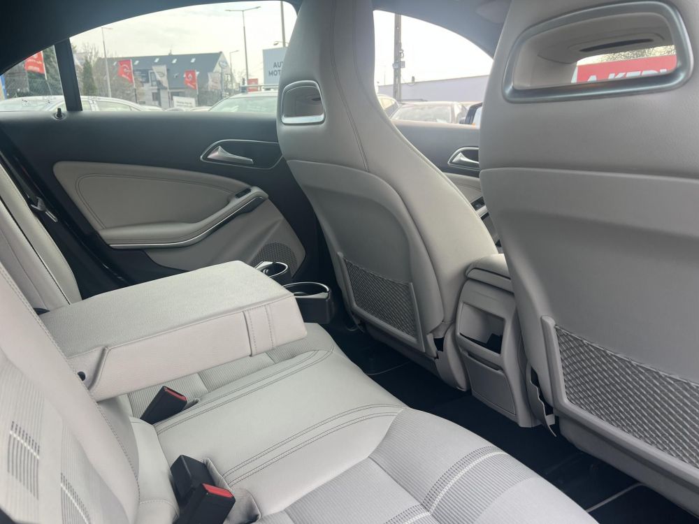 MERCEDES-BENZ CLA 200 7G-DCT M.o.-i. világos belső. harman/kardon. memória. CARPLAY
