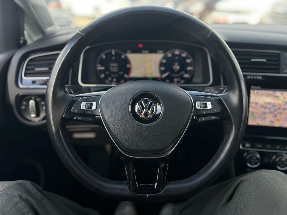 VOLKSWAGEN GOLF VII 2.0 TDI BMT Comfortline DSG 62e km. panorámatető. virtual cockpit. téli-nyári kerék szett!