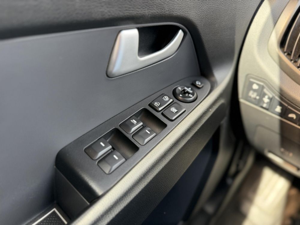 KIA SPORTAGE 2.0 CRDi EX Prémium 4x4 Magyarországi. tempomat. digitklíma. tolatóradar. vonóhorog. téli-nyári kerék!