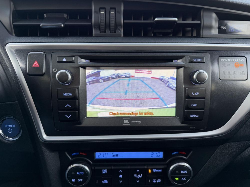 TOYOTA AURIS Touring Sports 1.8 HSD Executive Skyview (Automata) Panoráma Tempomat Ülésfűtés Kamera Keyless Navi