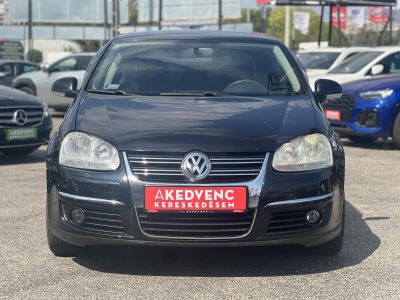 VOLKSWAGEN JETTA 1.6 Comfortline DSG Magyarországi Tolatóradar Navi Tempomat!
