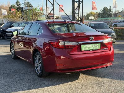 LEXUS ES 300H 112e km. Fakormány. ülésszellőzés. kormányfűtés. kamera. roló!