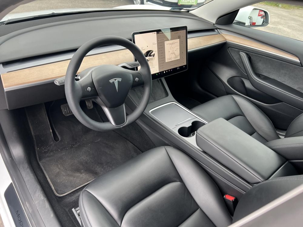 TESLA MODEL 3 Standard Range Plus Aut 35e km. garanciális. hőszivattyú. prémium hifi. mátrix LED!