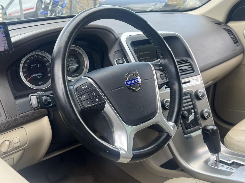 VOLVO XC60 2.4 D [D3] Kinetic Geartronic Klíma Tempomat világos bőr belső! LEGJOBB ÁRON!