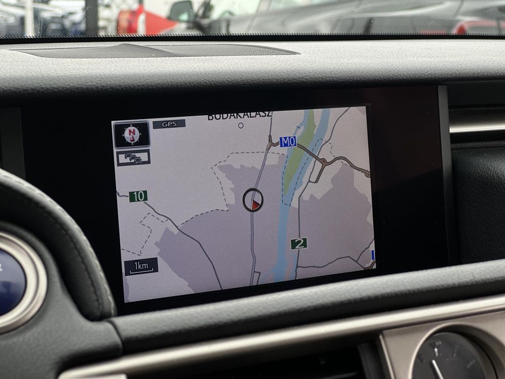 LEXUS IS 300h Comfort Leather&Navigation (Automata) Hybrid garancia Márkaszervizelt! Gyári fényezés. Téli-nyári gumi garnitúra!