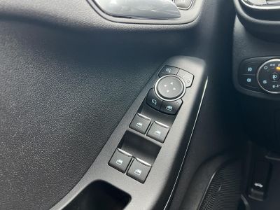 FORD FIESTA 1.0 EcoBoost mHEV Titanium 42e km. LED Távtartó Holttér Ülésfűtés Kamera Carplay Megkímélt állapot!