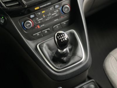 FORD CONNECT Tourneo230 1.5 TDCi L2 Titanium (7 személyes ) 79e km. M.o.-i. Márkaszervizelt előélet!
