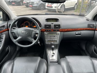 TOYOTA AVENSIS 2.0 Sol Executive (Automata) Tempomat Digitklíma Ülésfűtés Bőr Téli-nyári gumi!