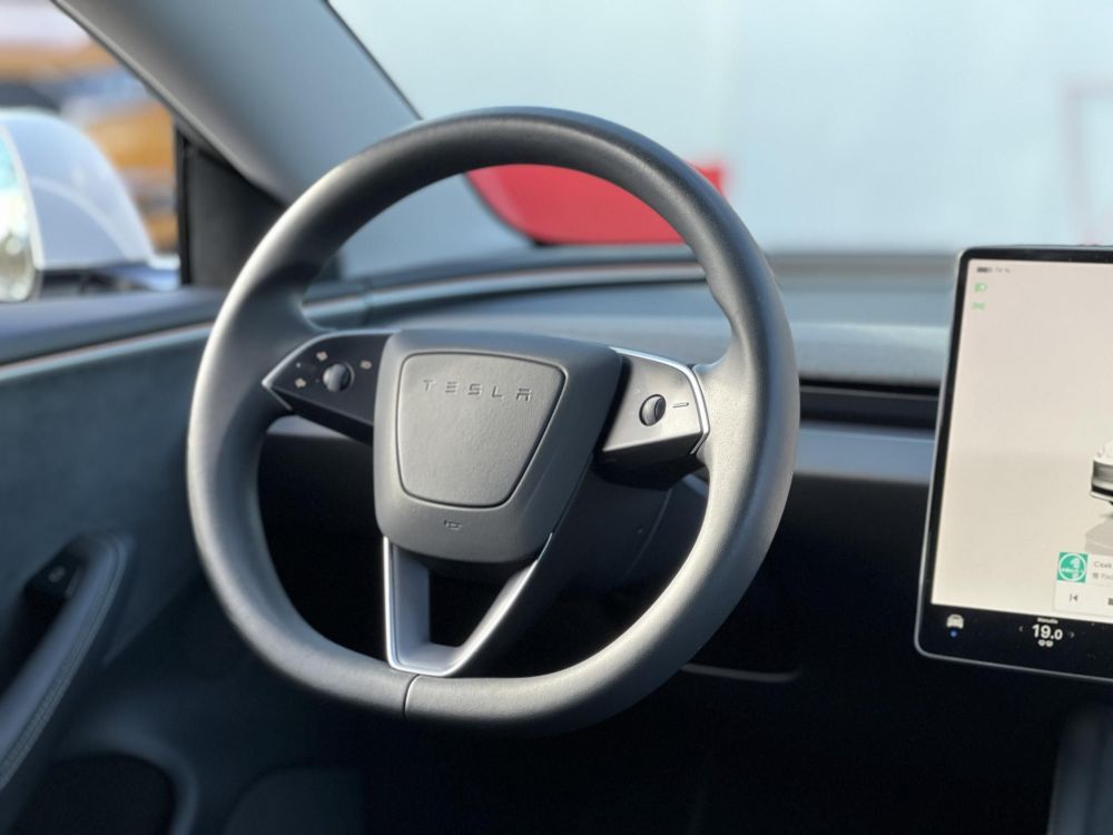 TESLA MODEL 3 Long Range AWD (Automata) HIGHLAND. TÉLI-NYÁRI SZETT GYÁRI ALUFELNIVEL