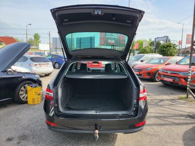 SKODA SUPERB Combi 2.0 TDi SCR Style LED Navi Tempomat Kamera Memória Ülésfűtés Bőr Vonóhorog Carplay