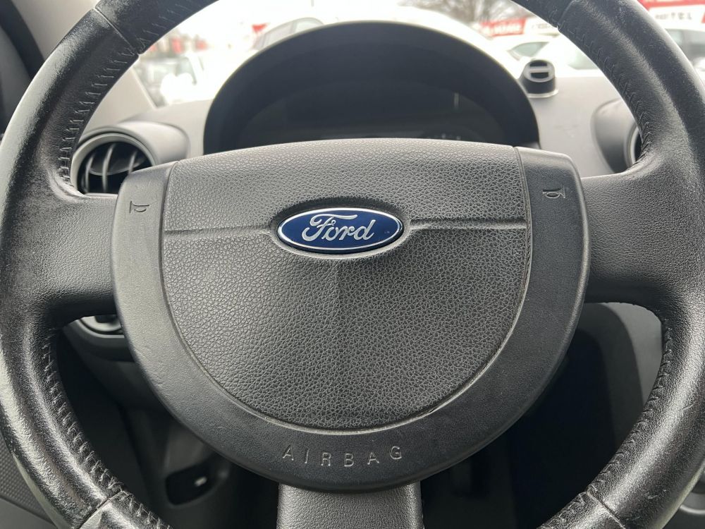 FORD FIESTA 1.3 Comfort Semmi extra.....még 1 év műszaki!