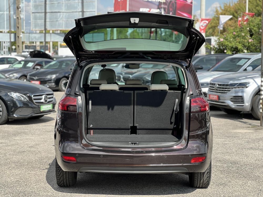 OPEL ZAFIRA 1.4 T Edition (7 személyes ) Végig vezetett szervizkönyv. téli-nyári gumi garnitúra. vaj belső!