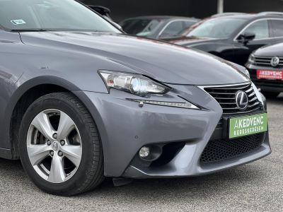 LEXUS IS 300h Comfort Leather&Navigation (Automata) Hybrid garancia Márkaszervizelt! Gyári fényezés. Téli-nyári gumi garnitúra!
