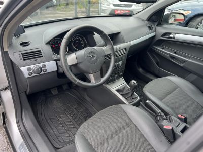 OPEL ASTRA H Caravan 1.8 Cosmo M.o.-i. Klíma Tempomat Tolatóradar!