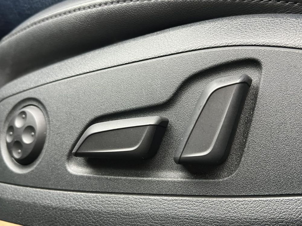 AUDI A4 Avant 3.0 TDI Sport quattro Tiptronic ic S-line LED Virtual Cockpit Távtartó Memória Kamera Vonóhorog Szervizelt!