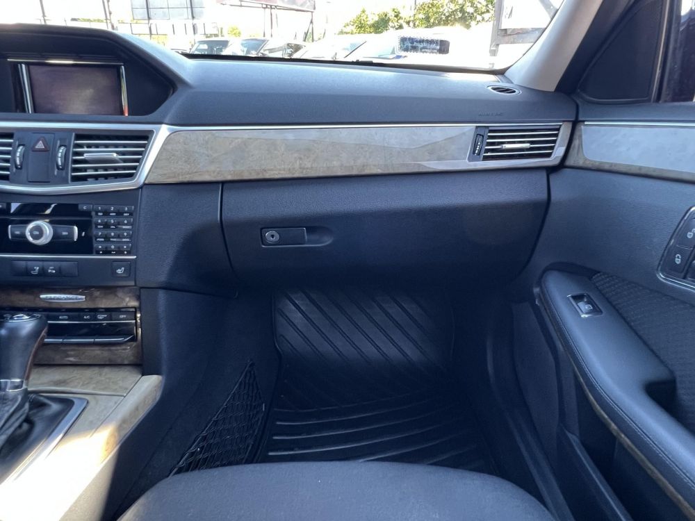 MERCEDES-BENZ E 200 CGI BlueEFFICIENCY Elegance (Automata) Gyári fényezés. Dokumentált előélet. Garantált 149e km!