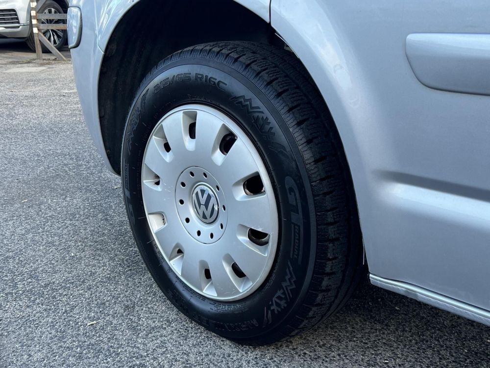 VOLKSWAGEN TRANSPORTER 2.5 TDI Mixto 'D.kab' AXE motorkód. 2.1T vonóhorog. klíma. tetőcsomagtartó. 2 gyári kulcs!
