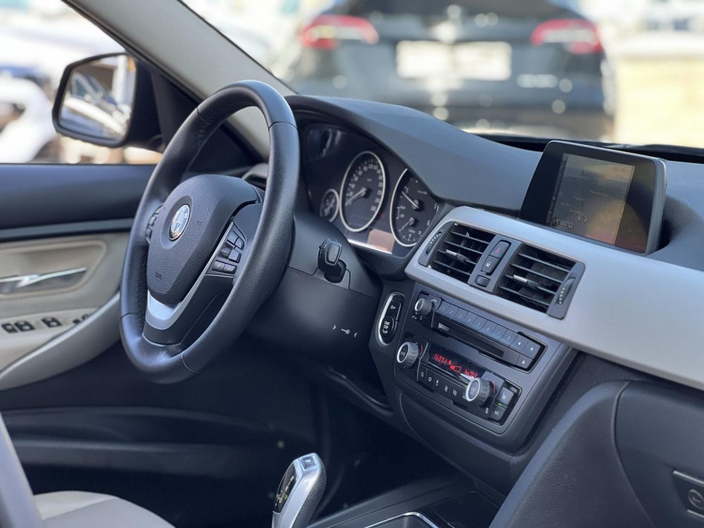 BMW 320d (Automata) M.o.-i. 1.tul. 113e km. márkaszervizelt előélet. téli-nyári kerék szett!