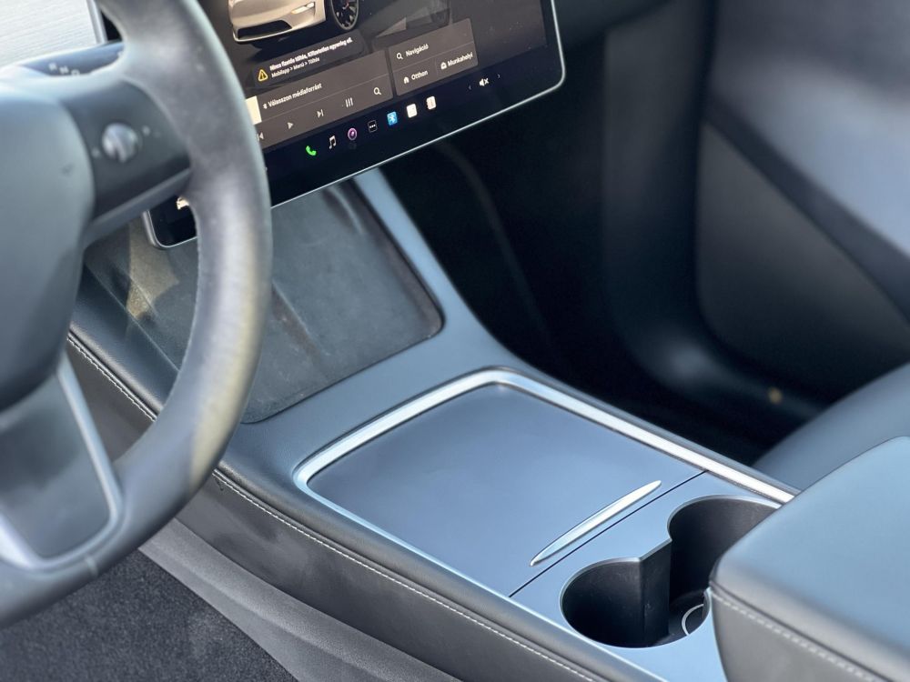 TESLA MODEL Y Performance AWD (Automata) 63e km. AMD Ryzen. mátrix LED. hőszivattyú. garanciális 2030-ig!