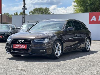 AUDI A4 Avant 2.0 TDI DPF EU5 S-line Vezetett szervizkönyv!