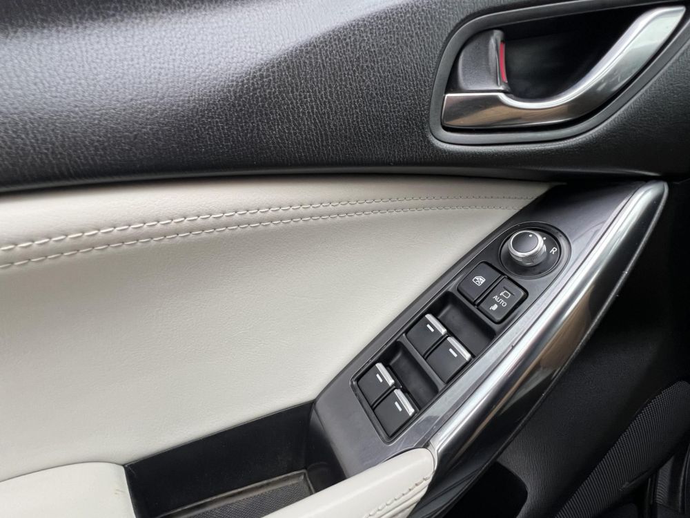 MAZDA 6 Sportkombi 2.2 CD Revolution Top (Automata) Sávtartó Head-up Napfénytető Fehér bőr Tolatókamera F1 Váltó!