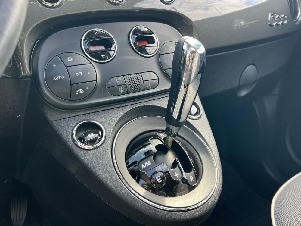 FIAT 500 500C 1.2 8V Lounge Dualogic 51e km. M.o.-i. Automata. Gyári fényezés. Végig vezetett szervizkönyv!