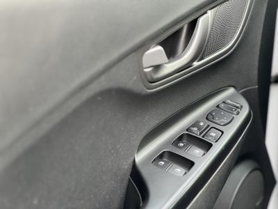 HYUNDAI KONA EV 64kWh Style HUD. parkolóasszisztens. sávtartó. CarPlay. 400km hatótáv!