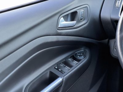 FORD KUGA 2.0 TDCi Titanium Technology AWD Magyarországi Gyári fényezés Carplay Szervízelt Vonógorog!