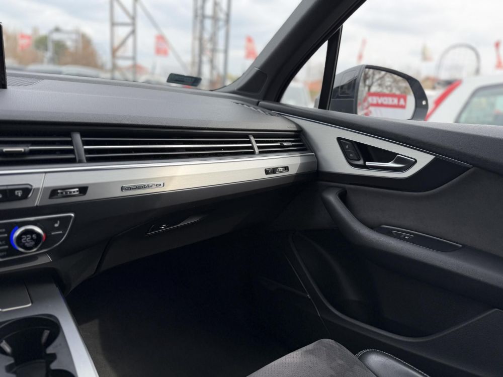 AUDI Q7 3.0 V6 TDI quattro Tiptronic ic [7 személy] S-line M.o.-i. BOSE. virtual cockpit. kamera. keyless. holttér