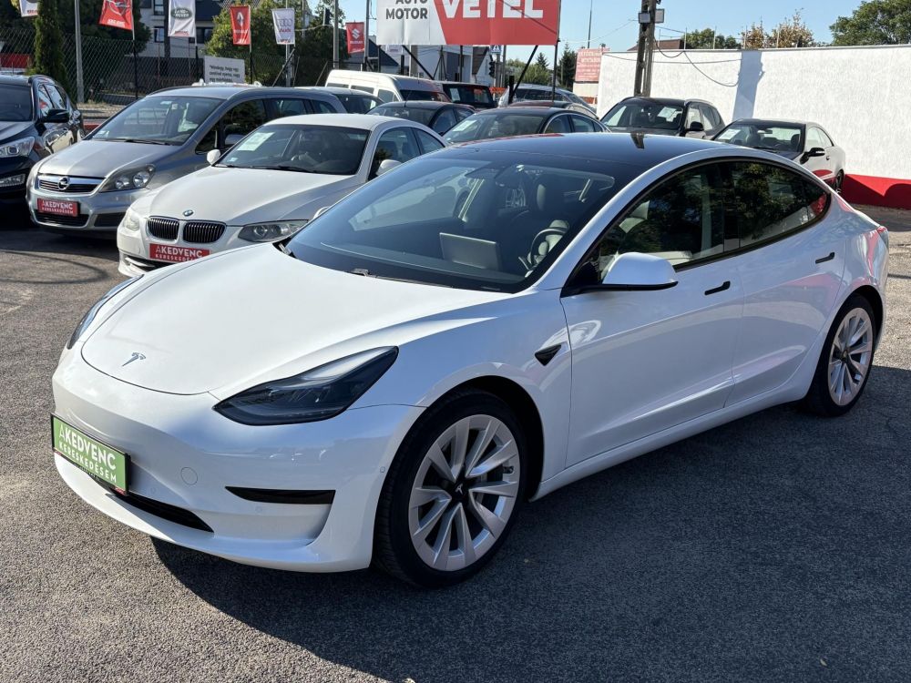 TESLA MODEL 3 Standard Range Plus Aut 62e km. mátrix LED. hőszivattyú. garanciális. premium hifi!
