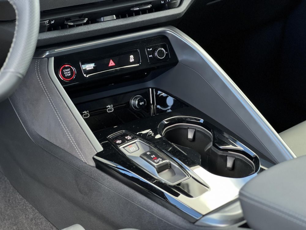 AUDI Q5 SB 40 TDI quattro S-tronic S-line M.o-i. 1.tul. újszerű állapot. garanciális. sérülésmentes!
