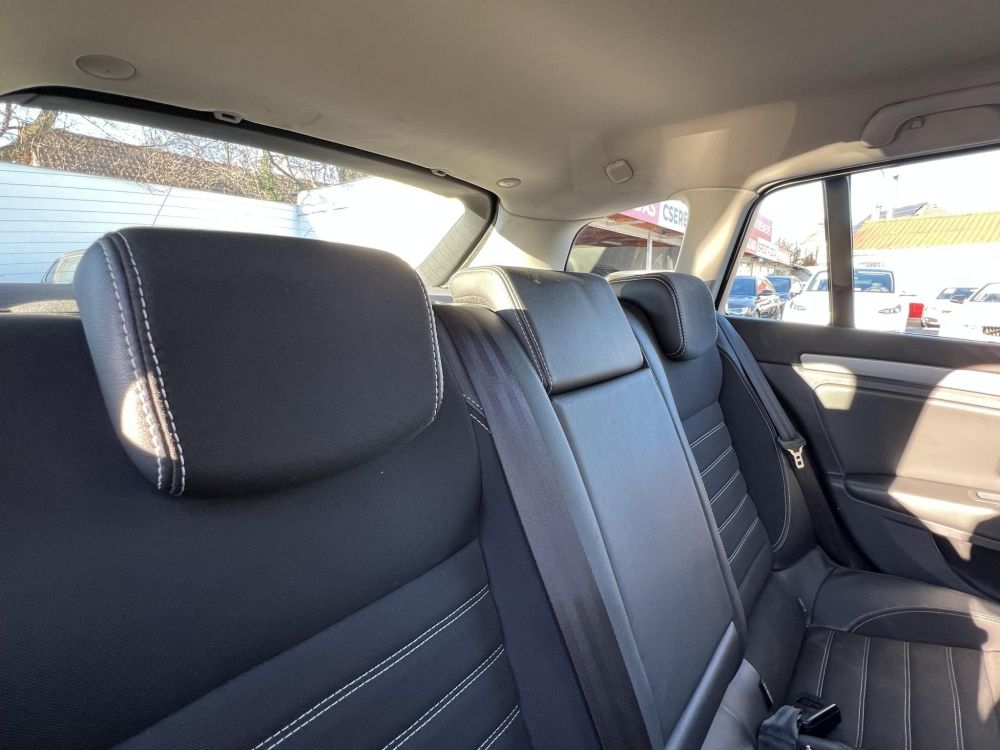 RENAULT LAGUNA 1.5 dCi Expression EDC Klíma Tempomat Bluetooth Végig szervízelt!