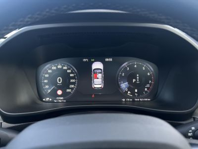 VOLVO XC40 2.0 [B4] MHEV R-Design Geartronic M.o.-i. 1.tul. Márkaszervizelt. Panorámatető Harman/Kardon Carplay Memória