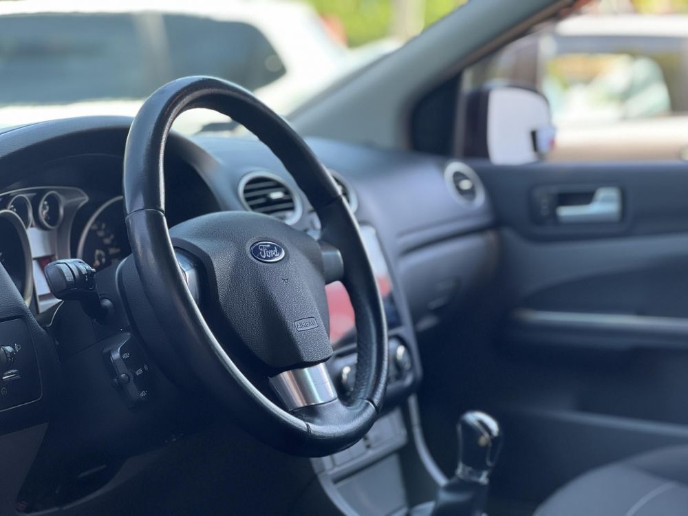 FORD FOCUS 1.6 Ti-VCT Trend Plus Magyarországi. Gyári fényezés. Végig vezetett szervizkönyv. Android!