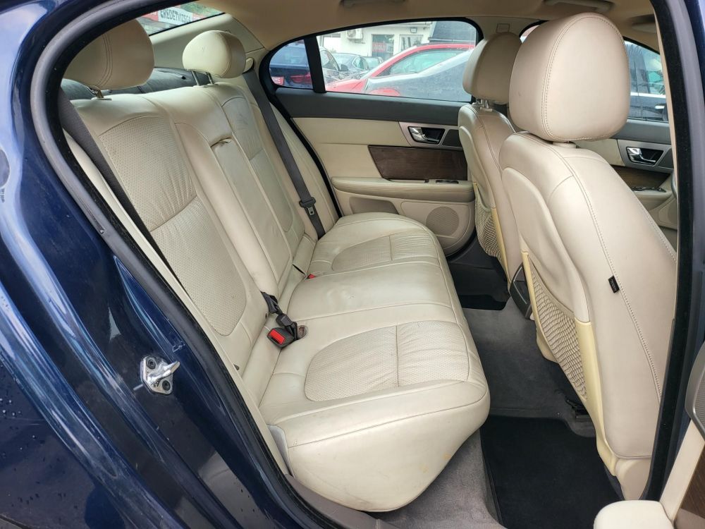 JAGUAR XF 2.7 D Premium Luxury (Automata) Mélyen ár alatt! Friss műszaki vizsga!
