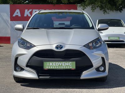TOYOTA YARIS 1.5 Hybrid Executive e-CVT 103e km. LED fényszórók. táblafelismerő. ülésfűtés. kamera. digitklíma!