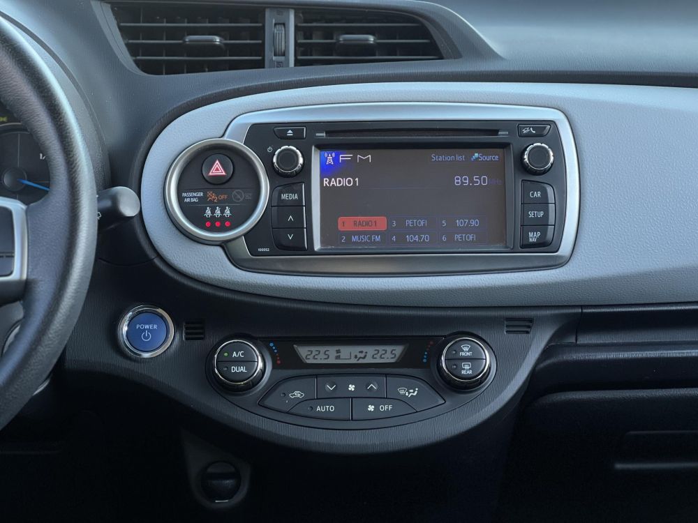 TOYOTA YARIS 1.5 HSD Trend e-CVT 103e km. Márkaszervizelt!