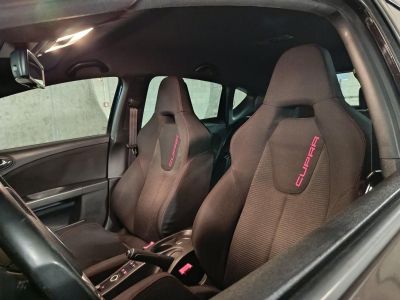 SEAT LEON 2.0 TFSI Cupra 350le! Integrált fejtámlás ülések. Boheme Purple fényezés