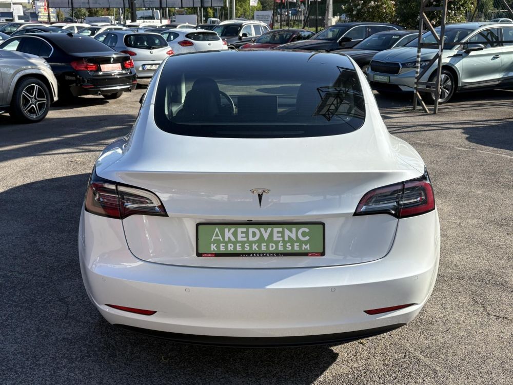 TESLA MODEL 3 Standard Range Plus Aut 62e km. mátrix LED. hőszivattyú. garanciális. premium hifi!