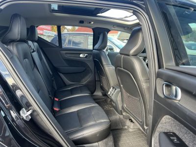 VOLVO XC40 2.0 [B4] MHEV R-Design Geartronic M.o.-i. 1.tul. Márkaszervizelt. Panorámatető Harman/Kardon Carplay Memória