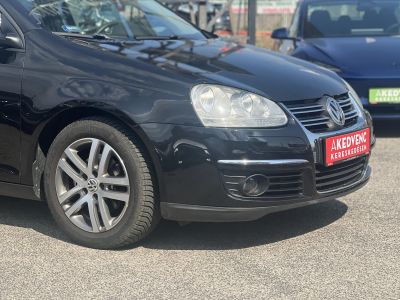 VOLKSWAGEN JETTA 1.6 Comfortline DSG Magyarországi Tolatóradar Navi Tempomat!