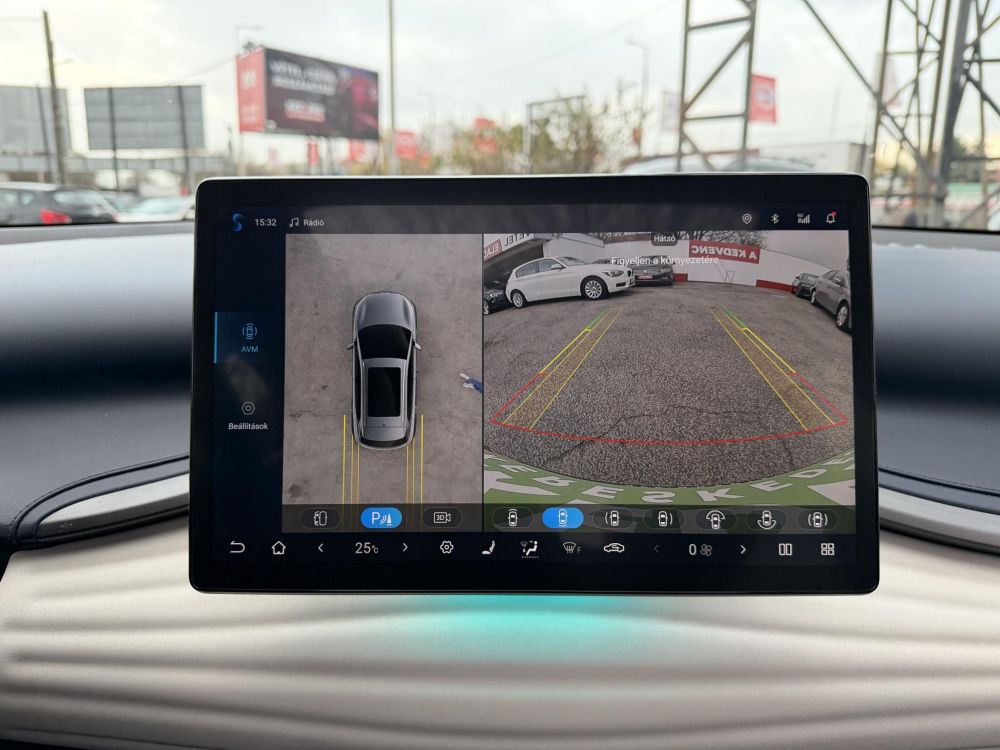 BYD ATTO 3 Design 60,4kWh M.o.-i. 1.tul. LFP. garanciális. panorámatető. világos belső!