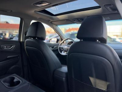 HYUNDAI KONA EV 64kWh Premium 124e km. 400+ hatótáv. napfénytető. Kitünő állapot!