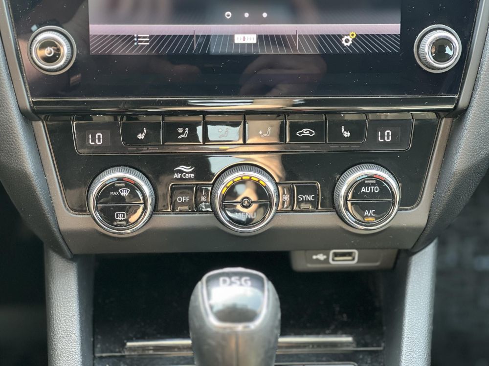 SKODA OCTAVIA 1.4 TSI Style DSG M.o.-i. sérülésmentes. CARPLAY!